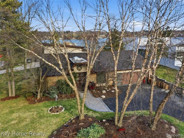 4749 Tara Court, West Bloomfield, MI 48323