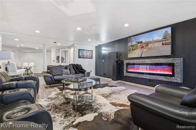 4749 Tara Court, West Bloomfield, MI 48323
