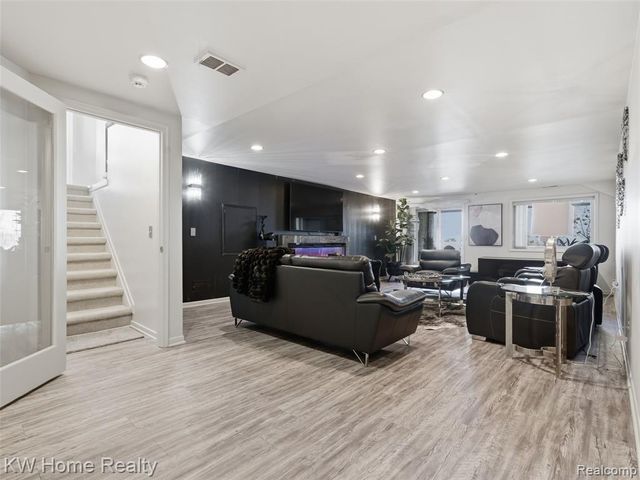 4749 Tara Court, West Bloomfield, MI 48323