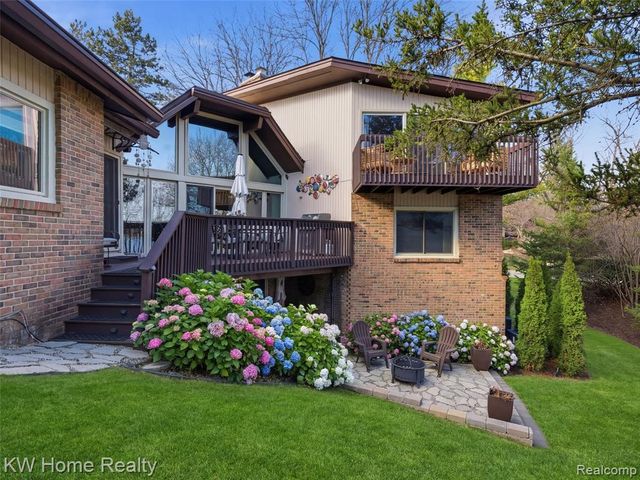 4749 Tara Court, West Bloomfield, MI 48323