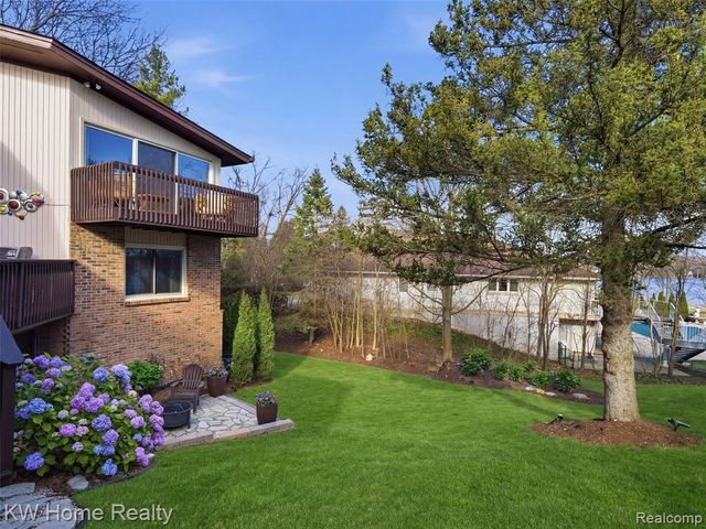 4749 Tara Court, West Bloomfield, MI 48323