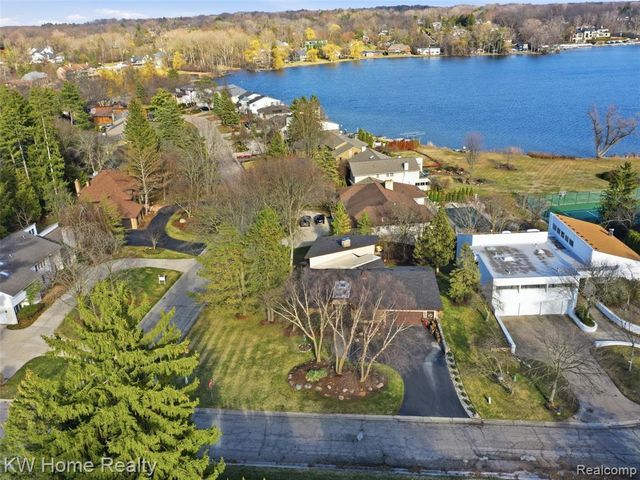 4749 Tara Court, West Bloomfield, MI 48323