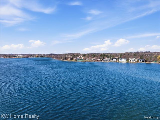 4749 Tara Court, West Bloomfield, MI 48323