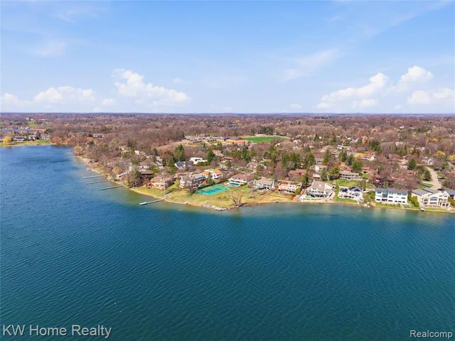 4749 Tara Court, West Bloomfield, MI 48323