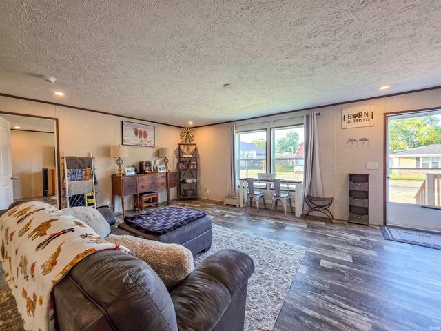 969 SE A Street, Linton, IN 47441