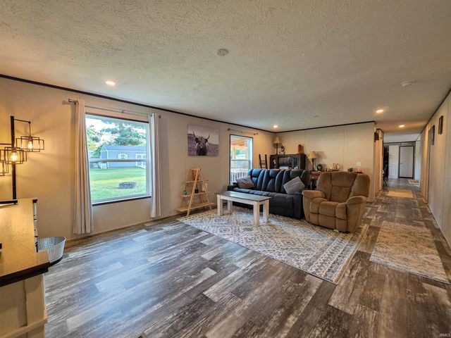 969 SE A Street, Linton, IN 47441