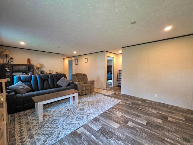 969 SE A Street, Linton, IN 47441