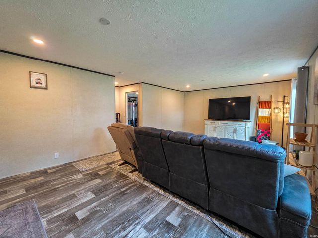 969 SE A Street, Linton, IN 47441