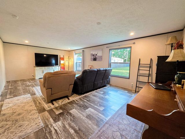 969 SE A Street, Linton, IN 47441