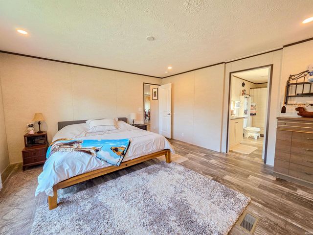 969 SE A Street, Linton, IN 47441