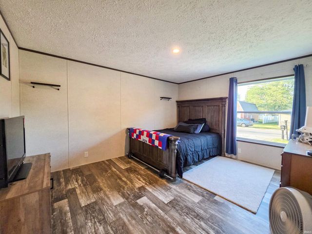 969 SE A Street, Linton, IN 47441