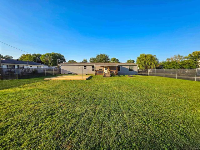 969 SE A Street, Linton, IN 47441