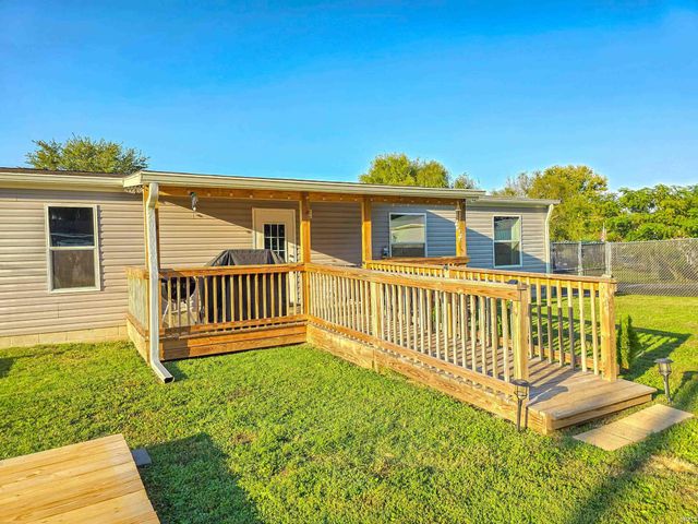 969 SE A Street, Linton, IN 47441