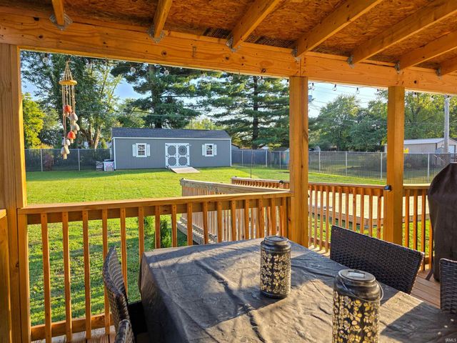 969 SE A Street, Linton, IN 47441