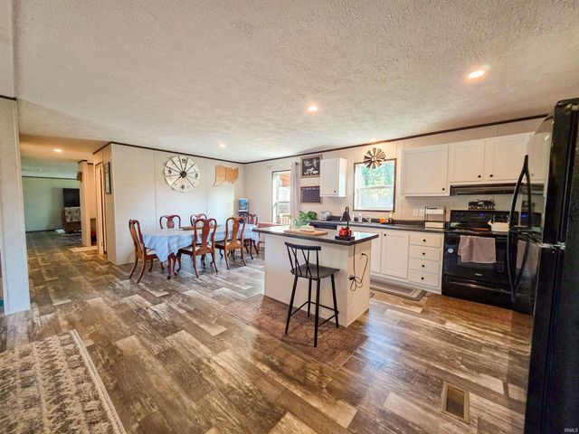 969 SE A Street, Linton, IN 47441