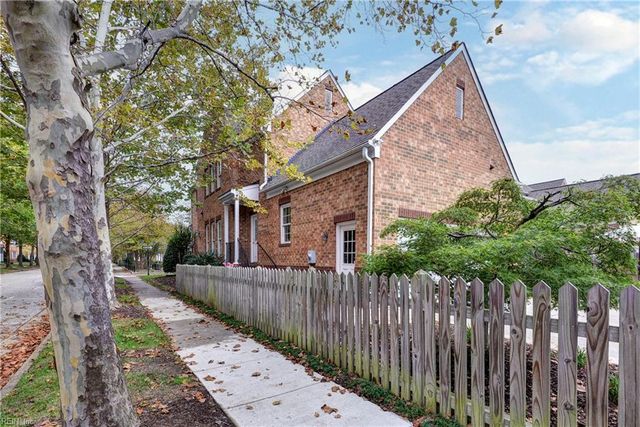 94 F Scott Fitzgerald SQ, Newport News, VA 23606
