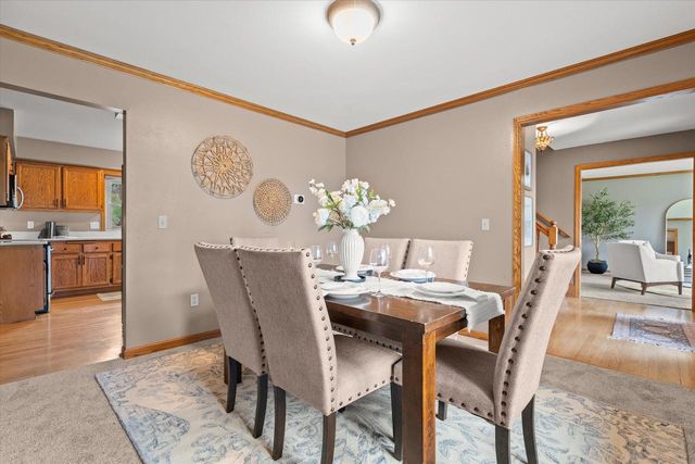3304 River Valley ROAD, Waukesha, WI 53189