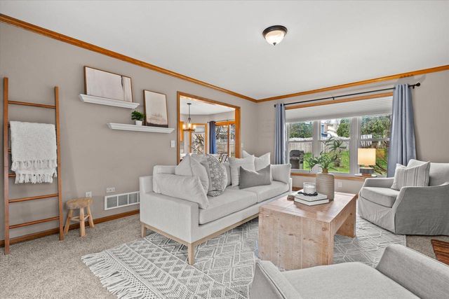 3304 River Valley ROAD, Waukesha, WI 53189