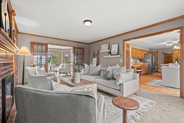 3304 River Valley ROAD, Waukesha, WI 53189