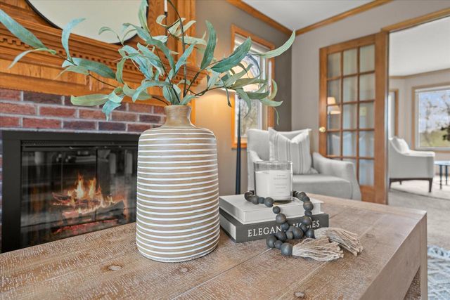 3304 River Valley ROAD, Waukesha, WI 53189