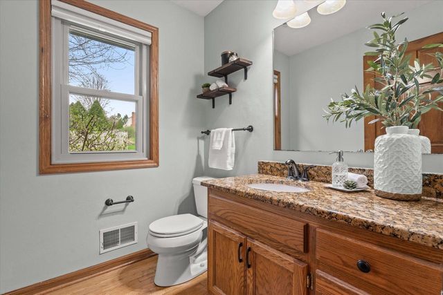 3304 River Valley ROAD, Waukesha, WI 53189