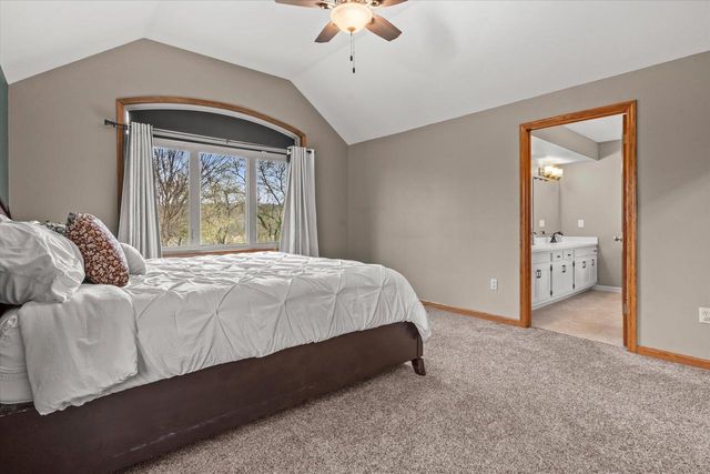 3304 River Valley ROAD, Waukesha, WI 53189