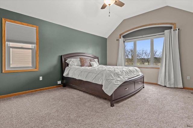 3304 River Valley ROAD, Waukesha, WI 53189