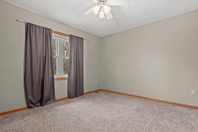 3304 River Valley ROAD, Waukesha, WI 53189