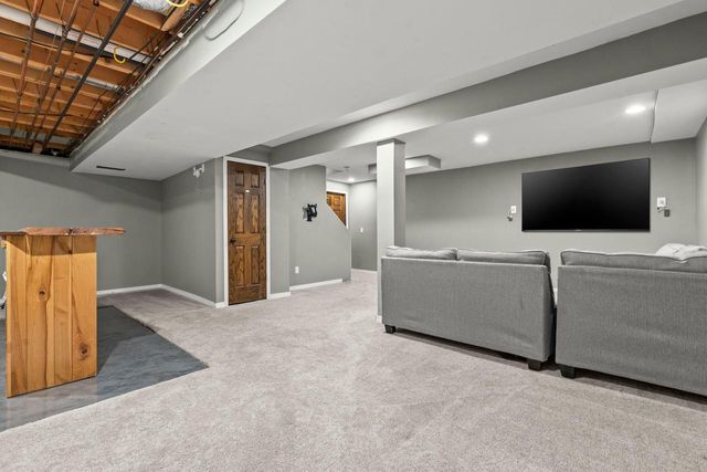 3304 River Valley ROAD, Waukesha, WI 53189