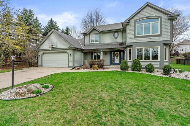 3304 River Valley ROAD, Waukesha, WI 53189