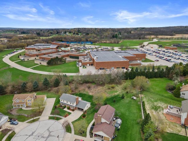 3304 River Valley ROAD, Waukesha, WI 53189