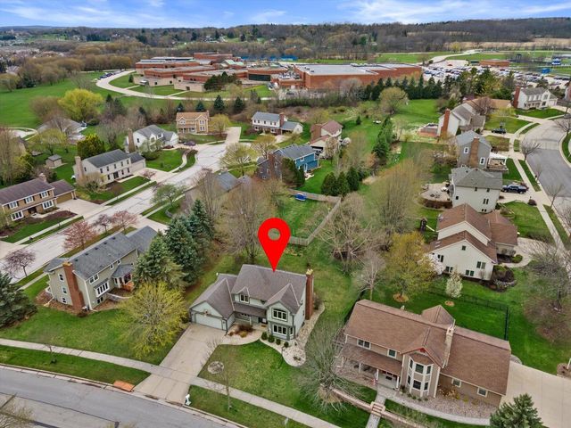 3304 River Valley ROAD, Waukesha, WI 53189