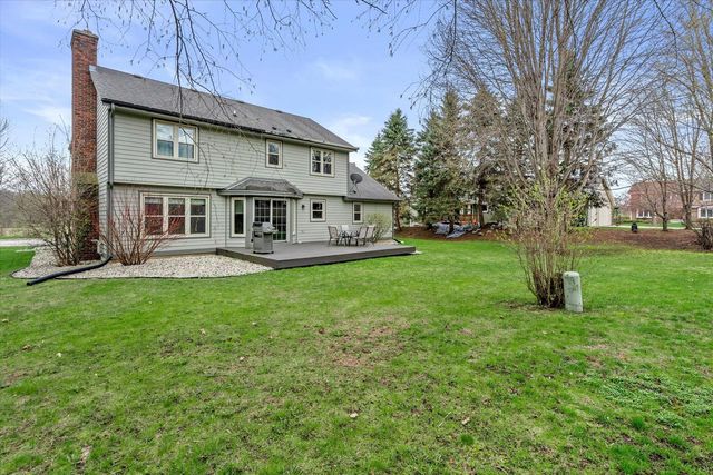 3304 River Valley ROAD, Waukesha, WI 53189