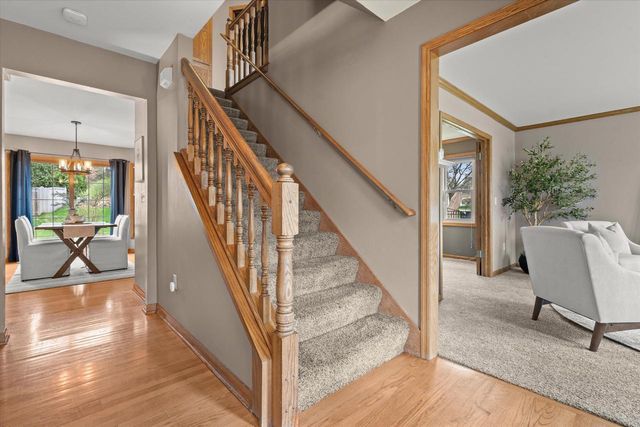 3304 River Valley ROAD, Waukesha, WI 53189