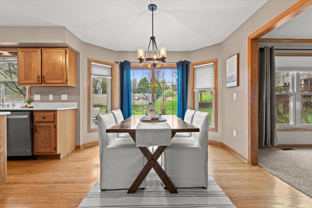 3304 River Valley ROAD, Waukesha, WI 53189
