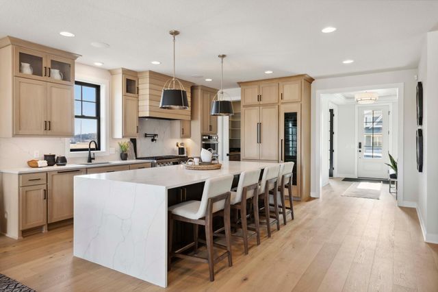 5526 Scenic Loop Run, Victoria, MN 55386