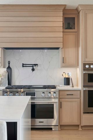 5526 Scenic Loop Run, Victoria, MN 55386