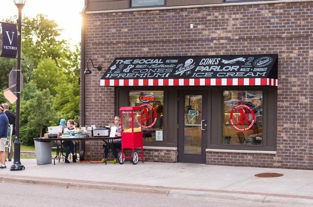 5526 Scenic Loop Run, Victoria, MN 55386