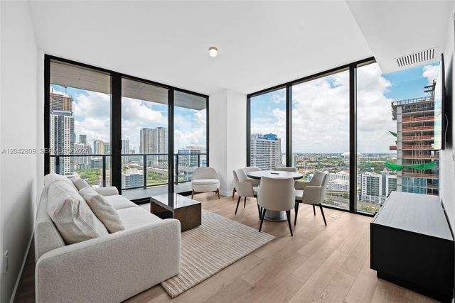 20 NE 11 2410, Miami, FL 33132