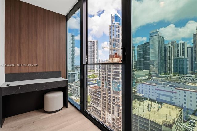 20 NE 11 2410, Miami, FL 33132