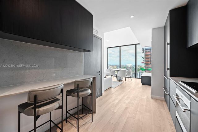 20 NE 11 2410, Miami, FL 33132
