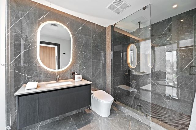 20 NE 11 2410, Miami, FL 33132