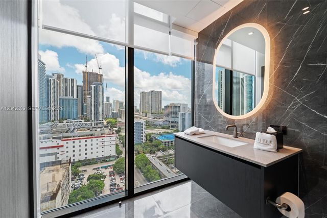 20 NE 11 2410, Miami, FL 33132