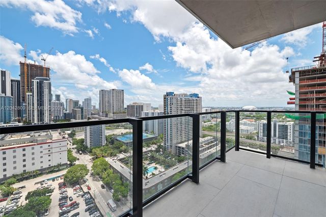20 NE 11 2410, Miami, FL 33132