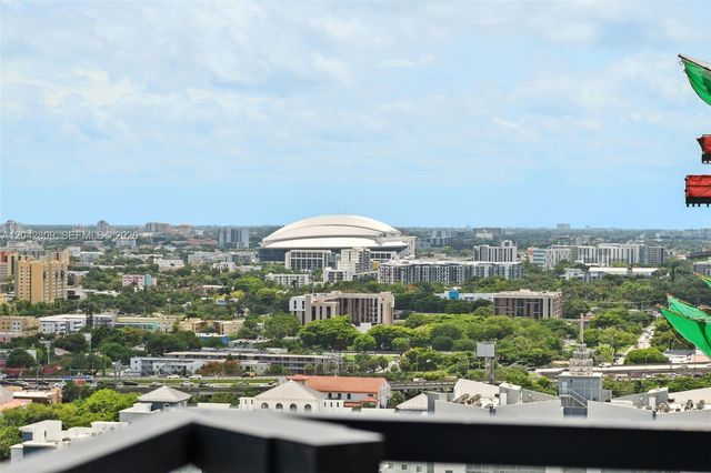 20 NE 11 2410, Miami, FL 33132