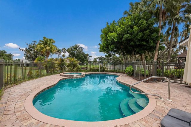 8038 56TH COURT E, Palmetto, FL 34221