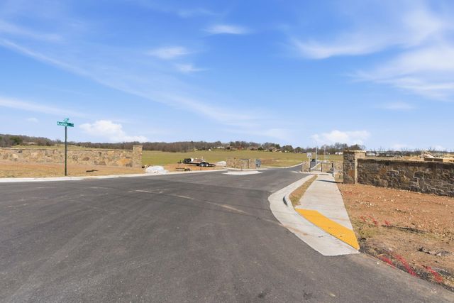 1634 S Pinecone Path, Springfield, MO 65809