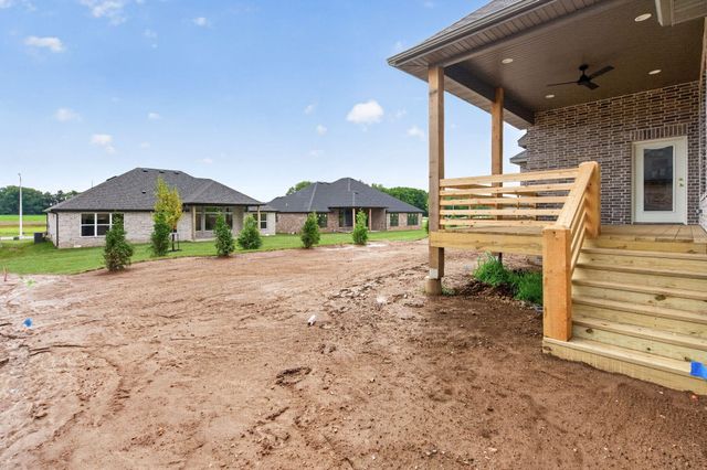 1634 S Pinecone Path, Springfield, MO 65809