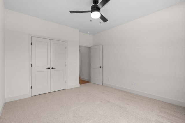 1634 S Pinecone Path, Springfield, MO 65809
