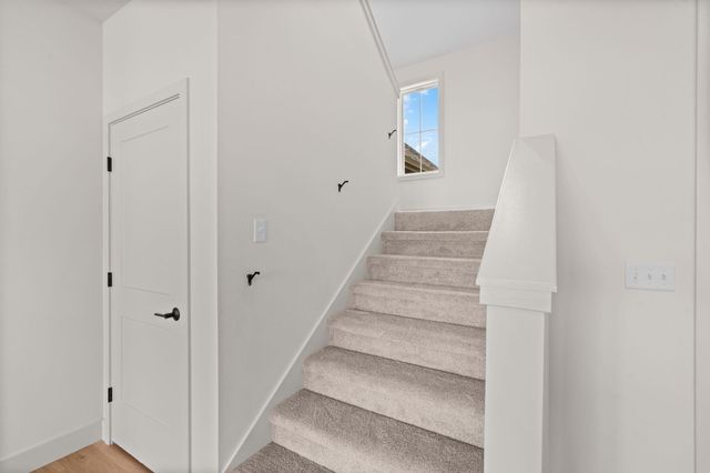 1634 S Pinecone Path, Springfield, MO 65809